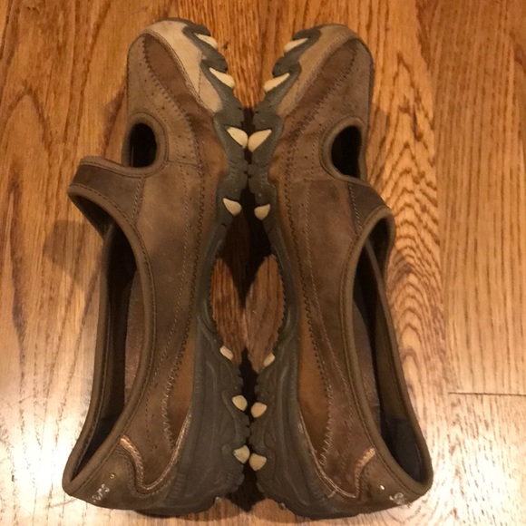 SOLD-Skechers slip on size 8 - Picture 3 of 6